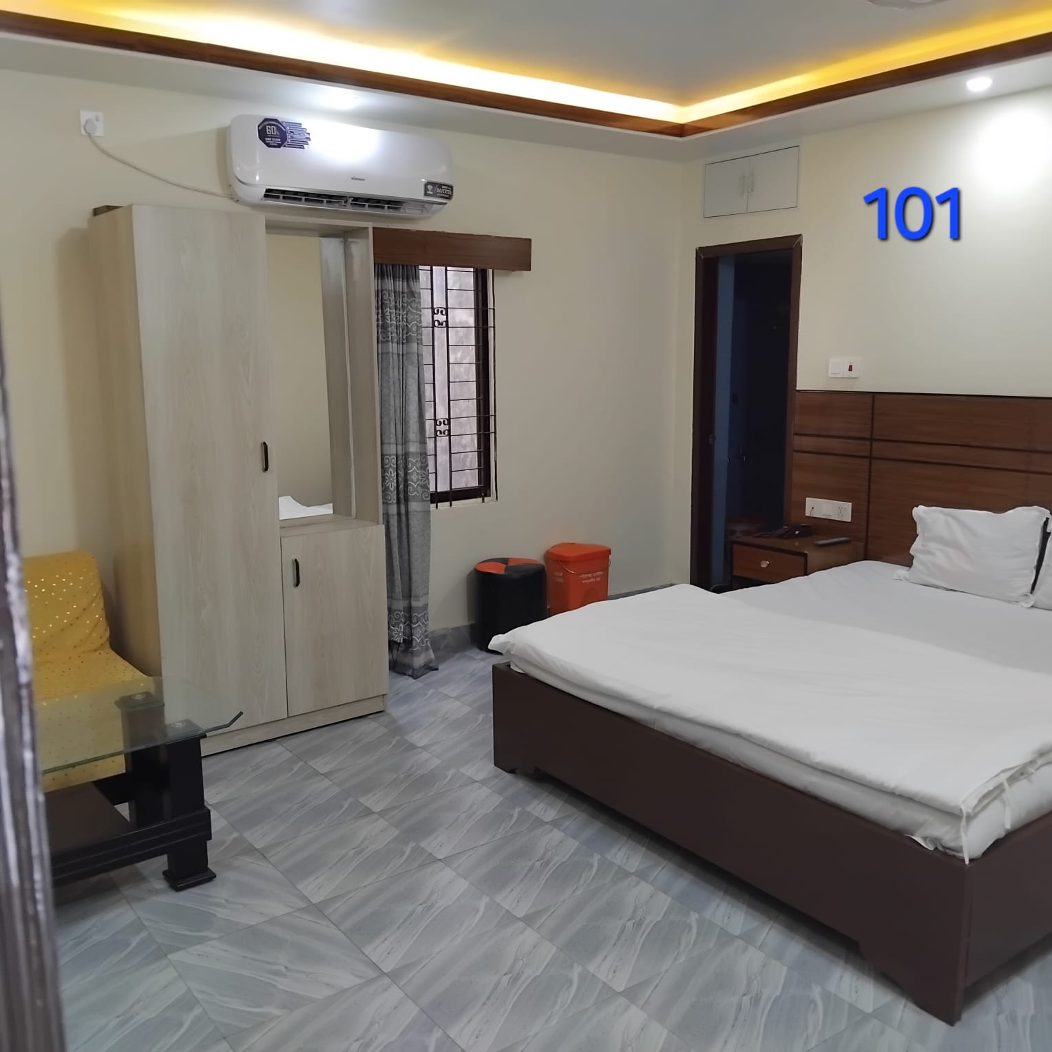 Room 101 Deluxe Couple